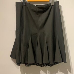 The Limited Skirt With Lace Underlay